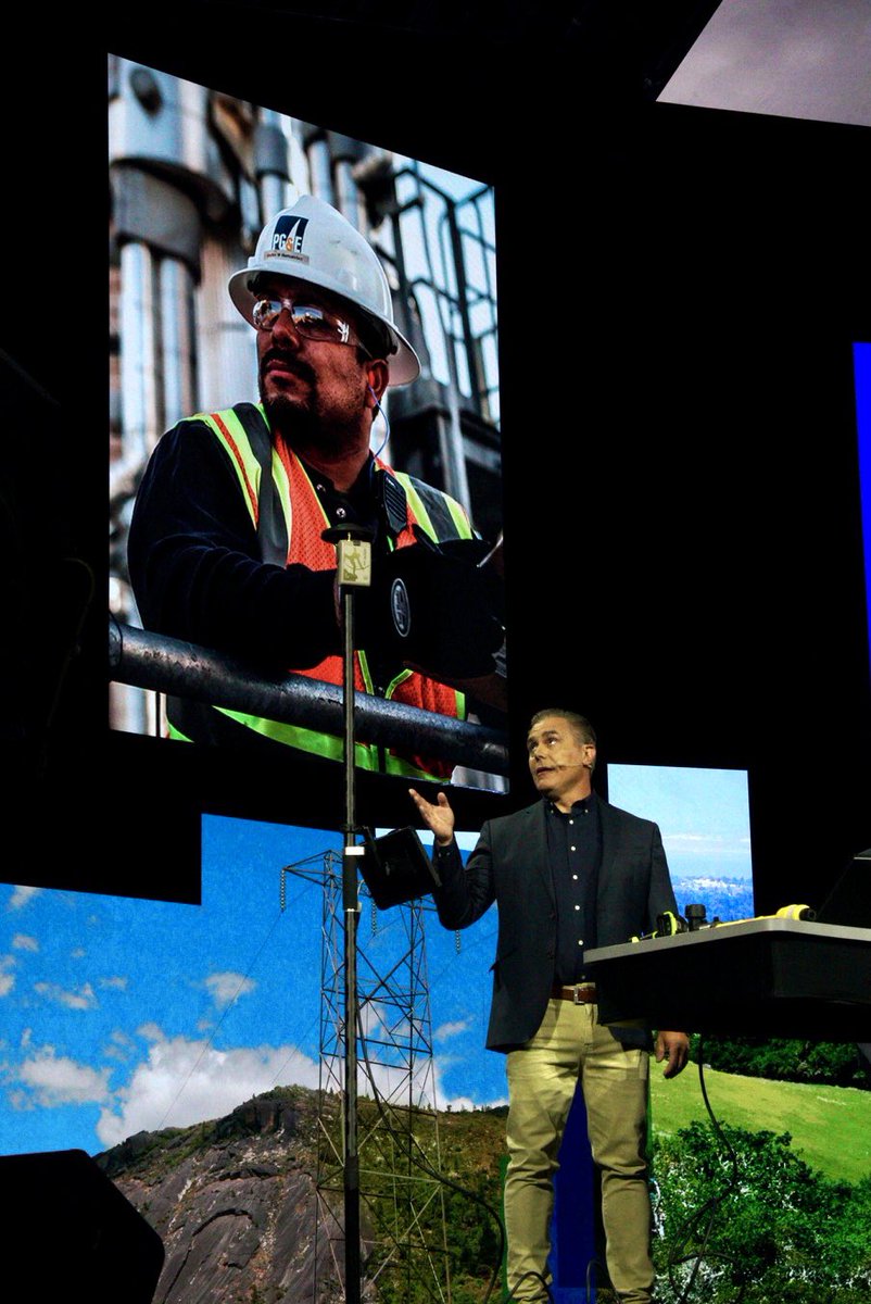 Eos Arrow Gold takes center stage with an amazing #EsriUC2023 demo! Congratulations to our customer PG&E for what they have achieved in managing one of the nation’s largest and oldest utilities with high-accuracy #GIS!

@EsriUC @PGE4Me #GPS #GNSS #EsriUC https://t.co/KUvnJlnrxE