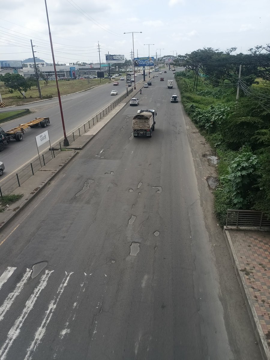 No sé si estoy en <a href="/AlcaldiadeDaule/">Alcaldía de Daule</a> o en la Luna? 

@ObrasPublicasEc ya es hora!!

<a href="/Denuncias_ecu/">Denuncias.ec</a> <a href="/EmergenciasEc/">Emergencias Ec</a>