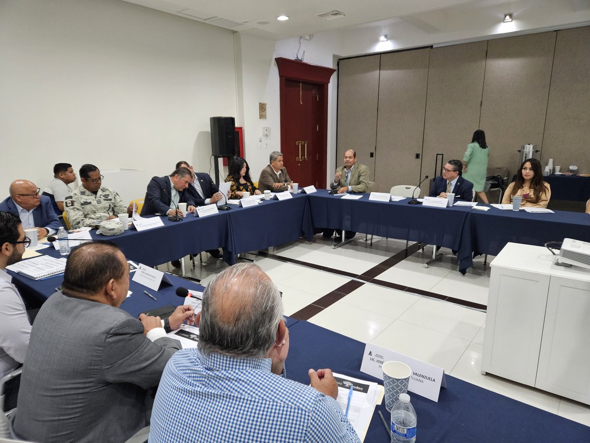 Foro Competitividad en Comercio Exterior y Aduana, con la presencia del Tte Col. Fernando Martinez, Administrador de la Aduana de Tijuana, en atención a requerimientos de mejoria de la industria de exportación, de la cual forma parte la industria aeroespacial de Baja California.