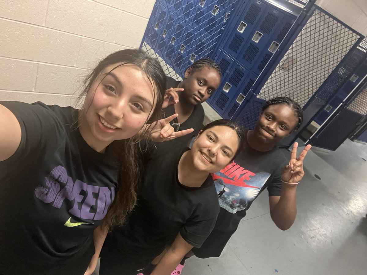 KynceaM's tweet photo. #Ladylobohoops #Getthatworkin https://t.co/y1DqJkk672