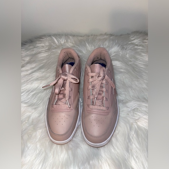 RayeRaye0867's tweet photo. So good I had to share! Check out all the items I'm loving on @Poshmarkapp #poshmark #fashion #style #shopmycloset #jordan #reebok #crackerbarrel: https://t.co/ec4H5KUqSk https://t.co/esSgFdVr7c