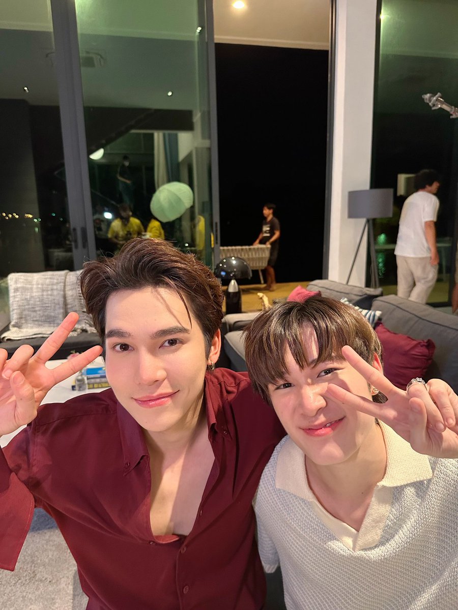 🎥คิว 20 เลิกกองแล้วววว~

เฮียอี้และน้องเดียวขอแวะมาส่งทุกคนเข้านอนคืนนี้💤 แอบสปอยล์เลยว่าซีนวันนี้สำคัญมากกก ฝากทุกคนรอติดตามกันด้วยนะคะ✨

คิวถ่ายเข้าเลข 2 แล้ว ฝากส่งกำลังใจให้กับทุกคนในการถ่ายทำคิวต่อไปด้วยน้า🤗🫶

 #ดื้อเฮียQ20