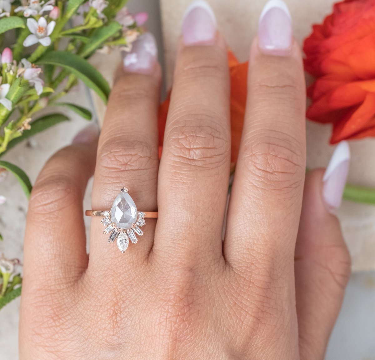 pnpstudio_'s tweet image. This Salt and Pepper Pear Diamond Wren Engagement Ring is so stunning, I mean look at that basket cathedral setting! ✨💍😍
#perfectring #pearshapediamond