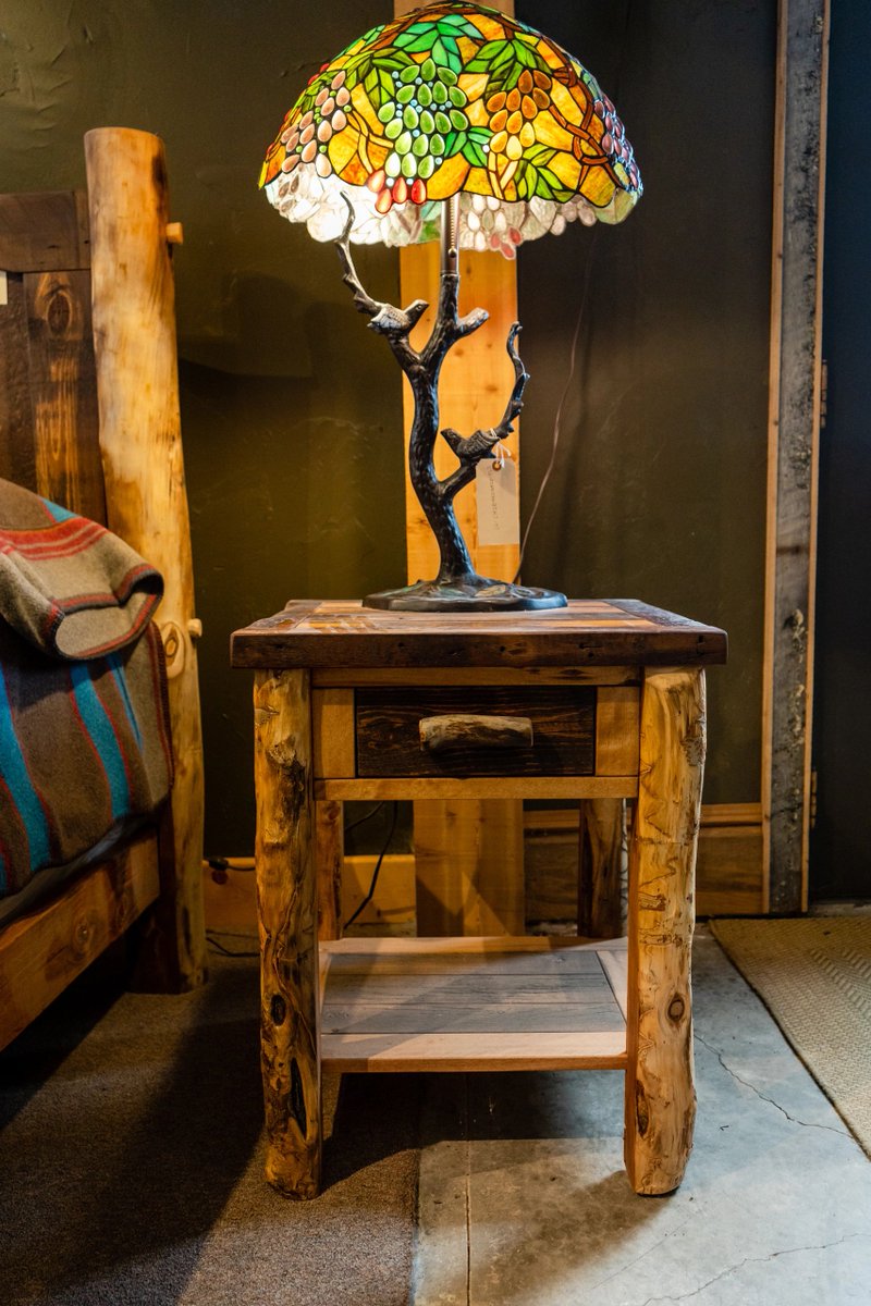 lodgecraft's tweet photo. If you want to make your home feel cozy, consider adding soft lighting through one of our distinctive lamps or chandeliers. The warm glow that it provides can truly make a difference! #HomeDecor #LodgecraftFurniture #InteriorDesign https://t.co/phnfCLioXL