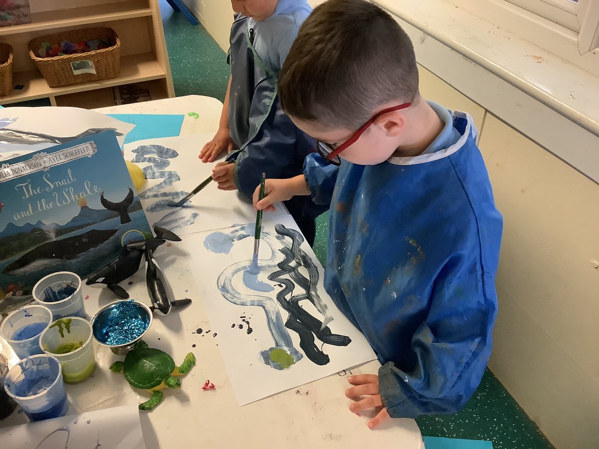 oli_nursery's tweet photo. After a discussion about the various destinations the snail and the whale visited on their journey around the world, @oli_nursery created some wonderful paintings @oli_primary @DeputyOLI @csergeant3 #olipart #olipreading https://t.co/FxWjf04vYr