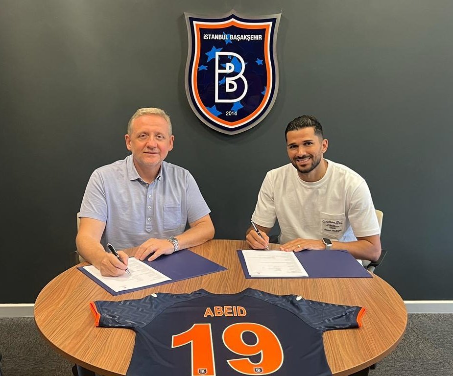 socceralgeria3's tweet photo. #Abeid s'engage avec Istanbul Basaksehir #TeamDZ https://t.co/RSGJQnom4B