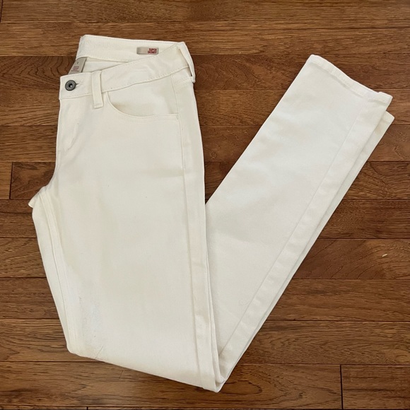 NaviRamD2's tweet photo. So good I had to share! Check out all the items I'm loving on @Poshmarkapp #poshmark #fashion #style #shopmycloset #arizonajeancompany: https://t.co/xg8cHgRMBO https://t.co/ngcpPZa4lc