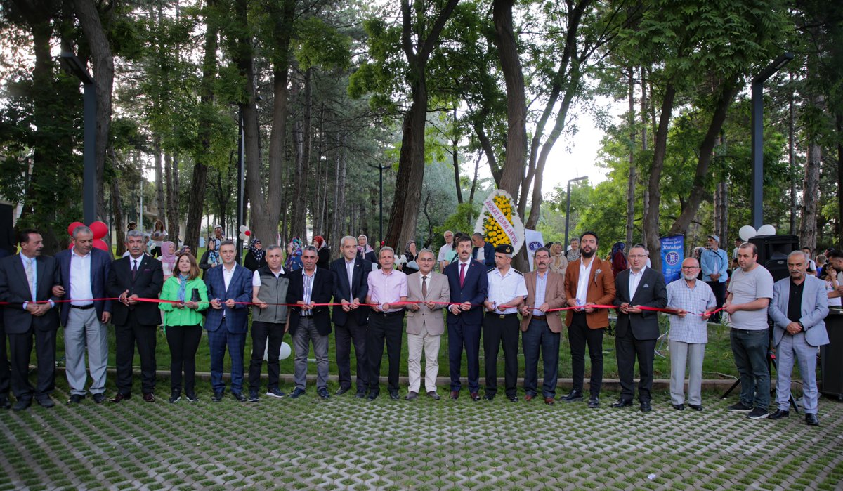 kutahyabel's tweet photo. YAŞAM PARKIMIZ AÇILDI
Kütahya Belediye Başkanımız Prof. Dr. Alim Işık, il protokolü ve çok sayıda hemşehrimizin katıldığı törenle Yaşam Parkı’mızın açılışını yaptı.
#kütahyabelediyesi #ÜretkenBelediyecilik #BirlikteBaşaracağız #SosyalBelediyecilik #belediyeçalışıyor #yaşamparkı https://t.co/XNWNHFov1U