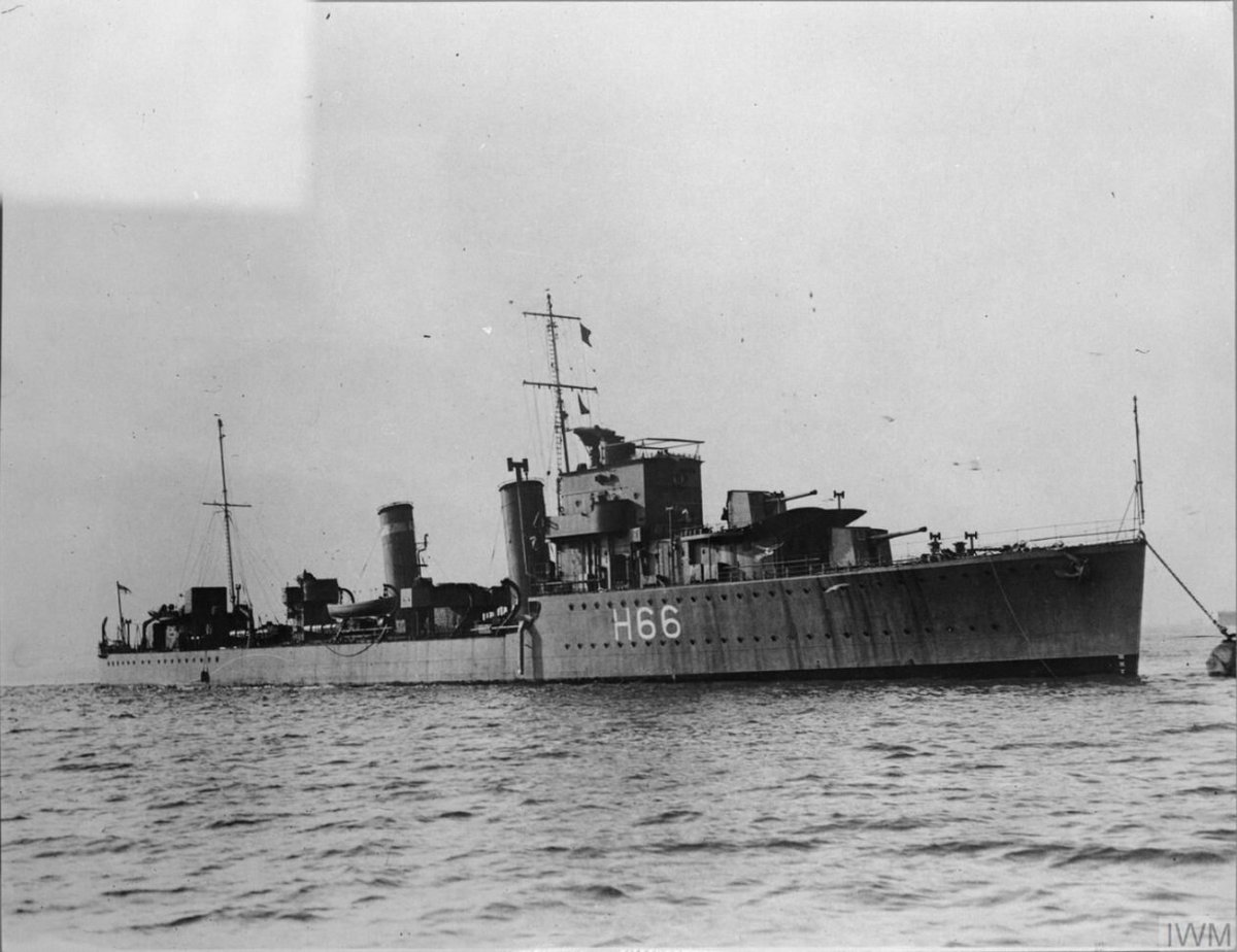 RNshiplosses's tweet photo. 11 July 1940 // Destroyer HMS Escort was torpedoed by the Italian submarine Guglielmo Marconi in the Western Mediterranean and sank off Malaga while under tow to Gibraltar. Two of her crew were killed in the torpedo attack. (Image © @I_W_M FL 8996) #RoyalNavy #WW2 https://t.co/LB54kbJXuq
