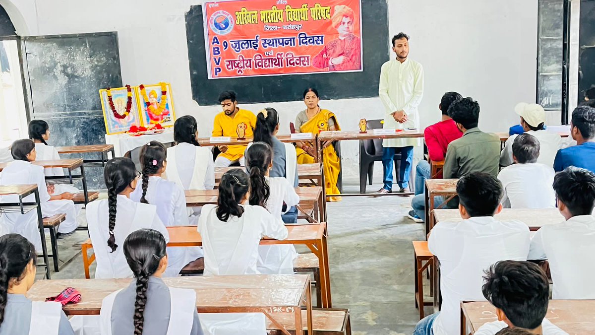 RaviRajaUp's tweet photo. #75YearsofABVP #75thFoundationDay 
#abvpforfatehpur  #कानपुर_प्रांत 

         अखिल भारतीय विद्यार्थी परिषद के 75वें स्थापना दिवस 9 जुलाई के पूर्व दिवस में फतेहपुर नगर इकाई के द्वारा बाबू राधे श्याम इंटर कॉलेज फतेहपुर में संगोष्ठी संपन्न हुई । https://t.co/d1sRJnDRP3