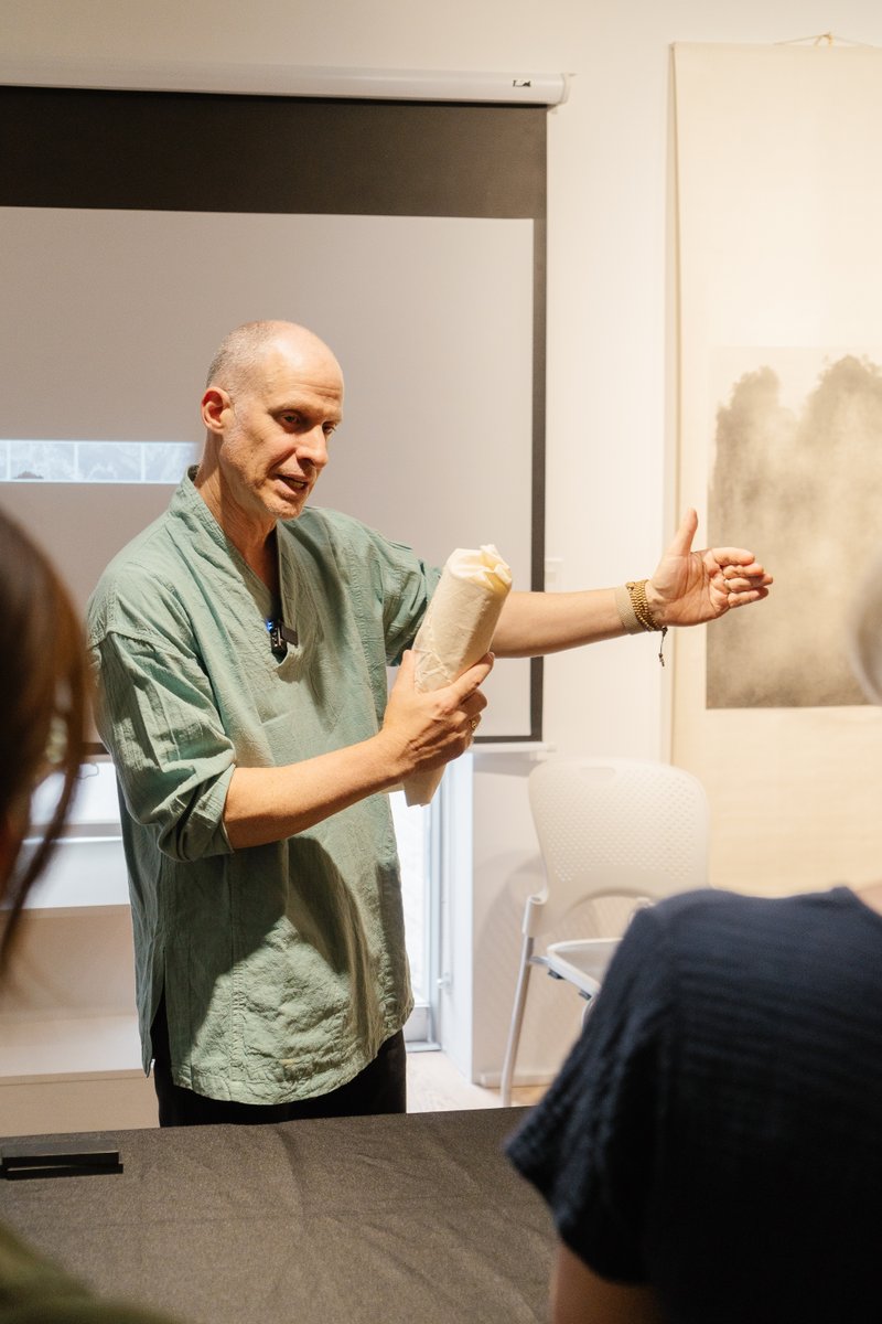 fuqiumeng's tweet photo. We would like to thank you all for attending this Saturday’s “QM Talks · An Unrolling Landscape” with artist Michael Cherney!

It was a memorable experience when artist Michael Cherney shared some of his most recent handscroll works.

Stay tuned for September’s QM Talks! https://t.co/50EYO6kYzZ