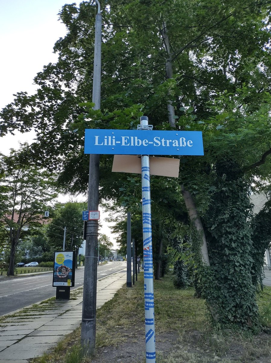 Die #LiliElbeStraße hat ein neues Schild! Danke <a href="/JusosDresden/">Jusos Dresden</a> :)

#dresden #dd1007