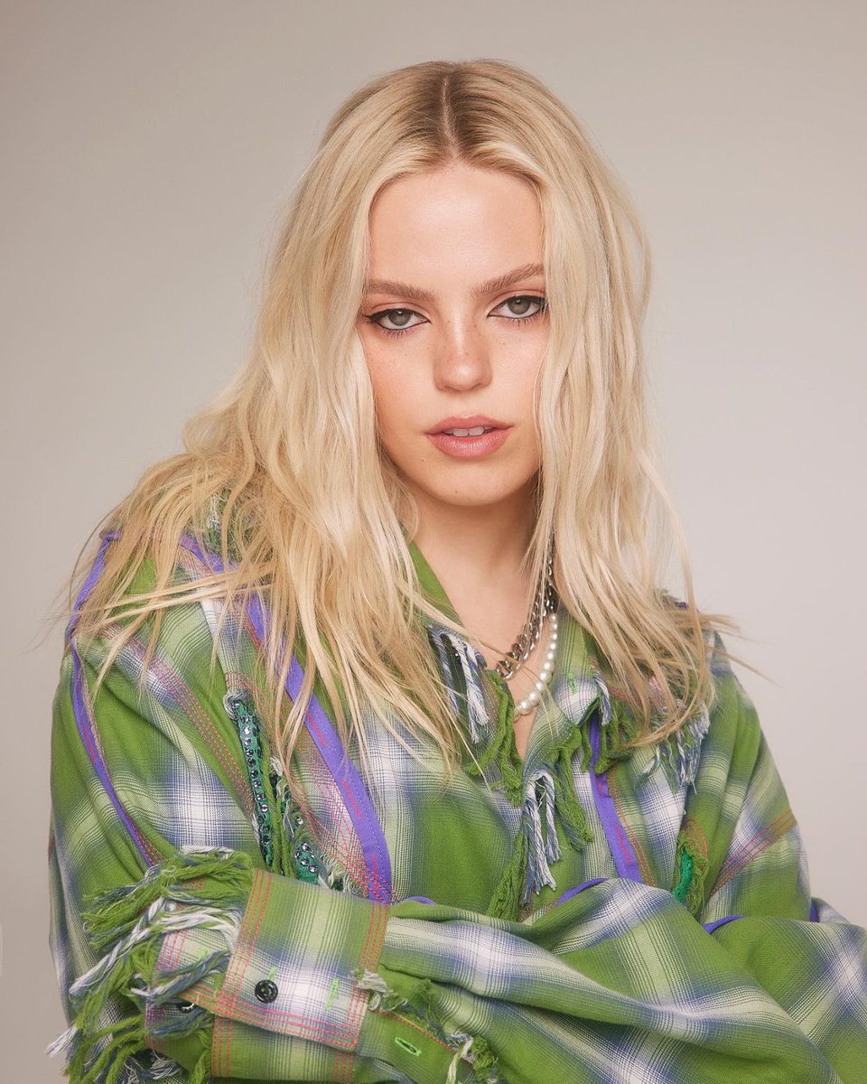 PopCrave's tweet photo. Reneé Rapp is reportedly leaving ‘The Sex Lives of College Girls’. 

She will appear in a handful of episodes for Season 3 but will not be a series regular.

🔗: https://t.co/rKAxqUIKJq https://t.co/NezTyvTwK0