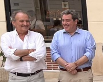 Alissonofabitch's tweet photo. Considero bastante necesario que todo el mundo conozca a José María Llanos Pitarch y José Luis Aguirre Larrauri, a quienes, por lo que sea, les ha parecido divertido el acto de homenaje a la mujer asesinada por VIOLENCIA MACHISTA EN ANTELLA. 
ASCO. https://t.co/CLjD79aHhN