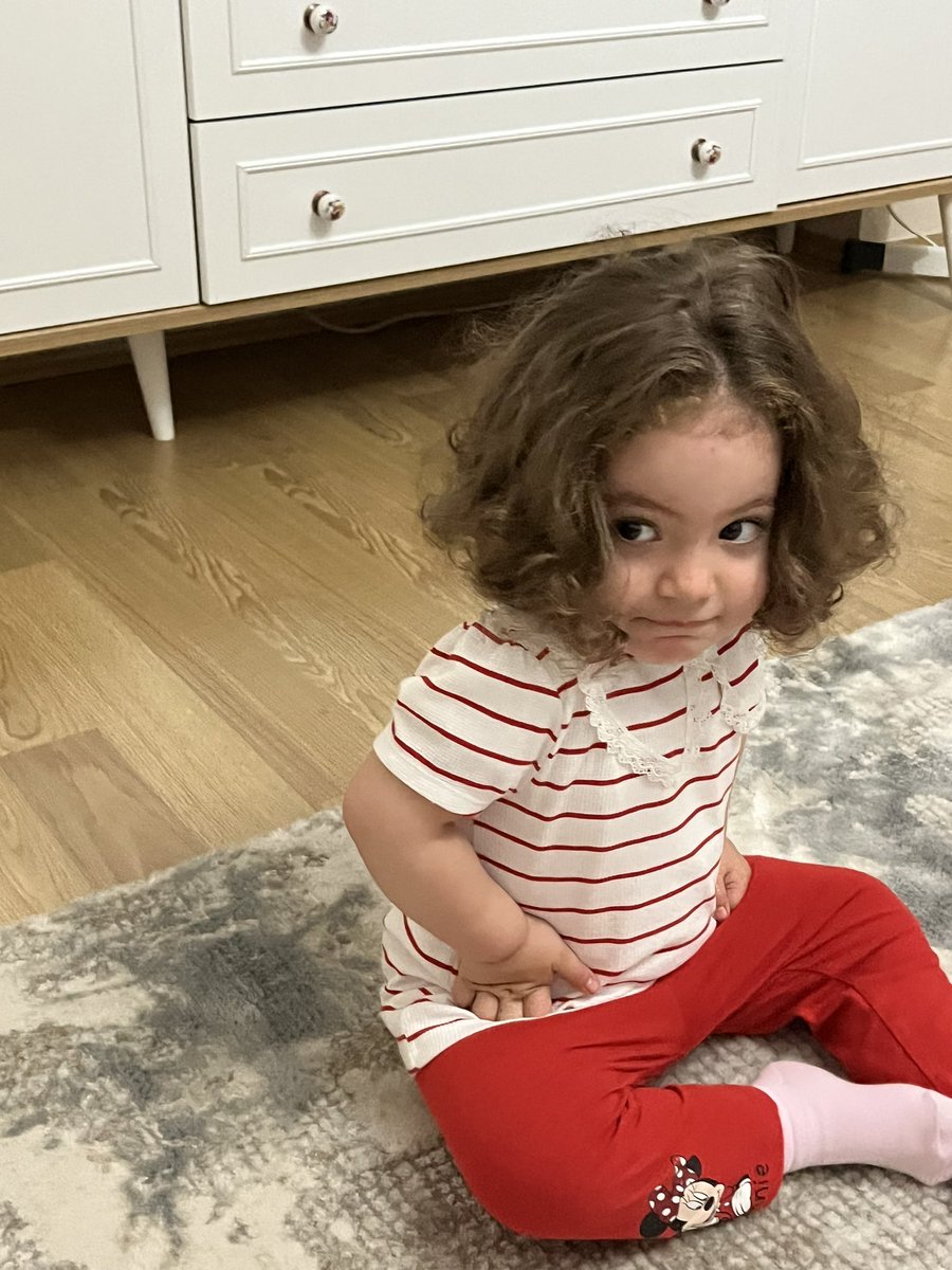 Sevmediğim kız bulunduğum mekana giriş yapmıştır