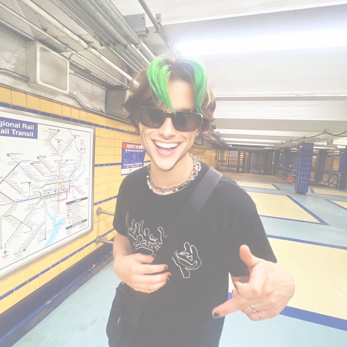 roccobunko's tweet image. 𝒶 𝓇𝑒𝒶𝓁 𝓉𝒽𝒾𝓃𝓀𝑒𝓇 ##NORMAL ##VALIDITY