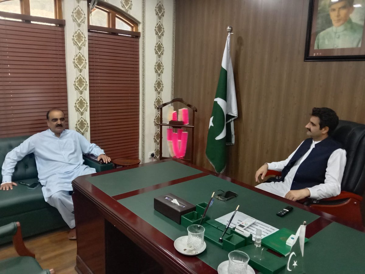 HManzoorkhan's tweet photo. صوبائی وزیر ایکسائز و انسداد منشیات حاجی منظور خان آفریدی سے صوبائی وزیر مواصلات و تعمیرات محمد علی شاہ کی انکے دفتر سول سیکرٹریٹ پشاور میں ملاقات، انہیں فریضہ حج کی ادائیگی پر مبارکباد دی اور نیک خواہشات کا اظہار کیا https://t.co/4fTTkuU2w3