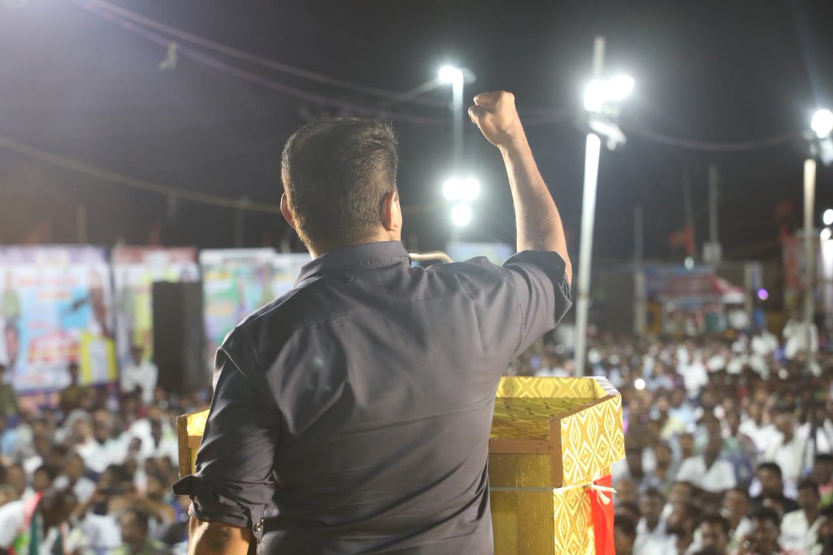 Seeman4TN's tweet photo. எங்கள் மண்! எங்கள் உரிமை!

நாம் தமிழர் கட்சி - இராமநாதபுரம் மாவட்டம் சார்பாக இன்று 10-07-2023 ரெகுநாதபுரத்தில் பேரெழுச்சியாக நடைபெற்ற மாபெரும் பொதுக்கூட்டத்தில் உரையாற்றியபோது,

https://t.co/qKlLV04grC https://t.co/fZ3wUJakRf