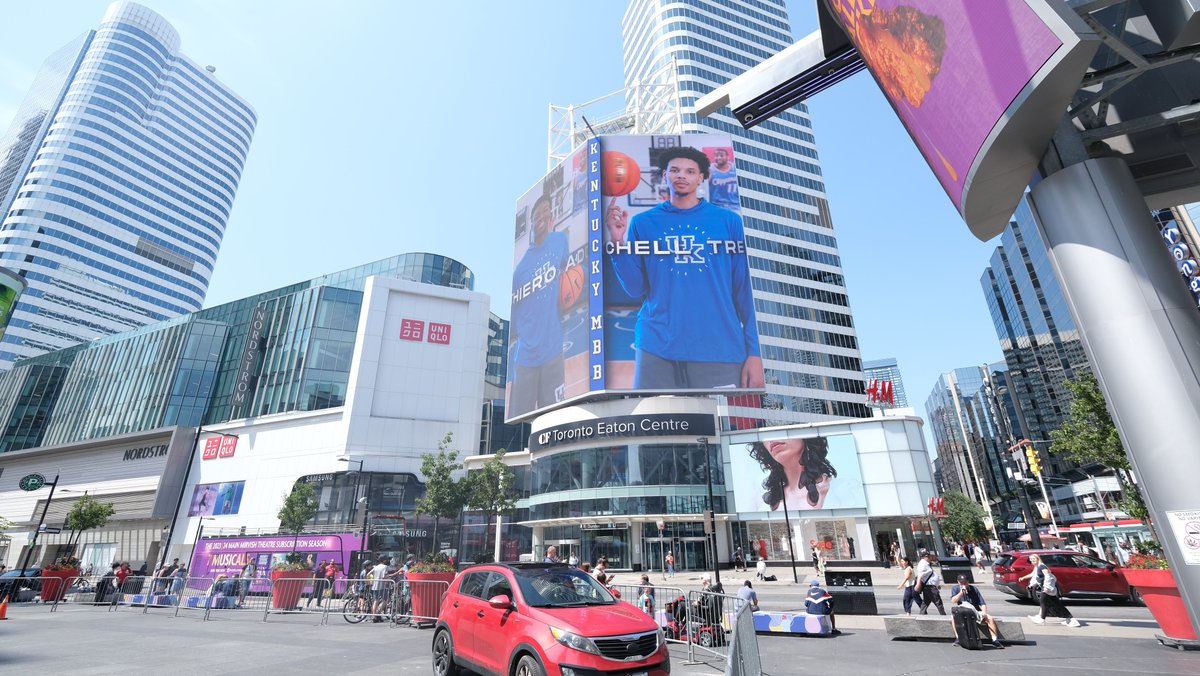 KentuckyMBB's tweet photo. Live from Toronto 🇨🇦🇨🇦 https://t.co/dS0vbO8vj3