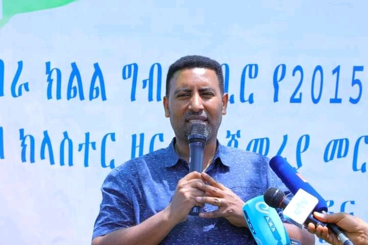 Hailemariam_Kef's tweet photo. Rice is one of our strategic crop,to meet our goal of achieving  self reliance of food supply in  shorter possible time in the region. In the country's hub of rice,South Gonder today rice sawing is started colourfully in the presence of officials from Federal and the Region. https://t.co/DdghBOQSCx