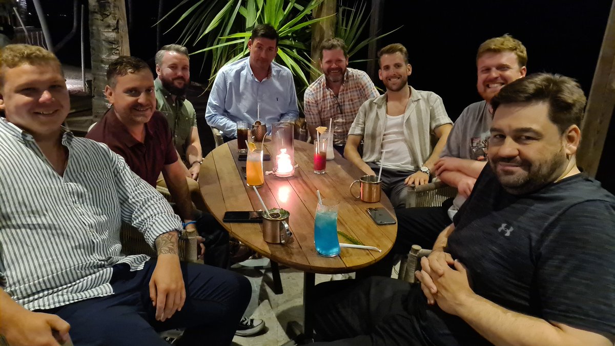 ElliottHojon's tweet photo. Great to meet @TheTonyHadley in Mauritius tonight 👌. Lovely bloke. https://t.co/P2UjHFPa8K