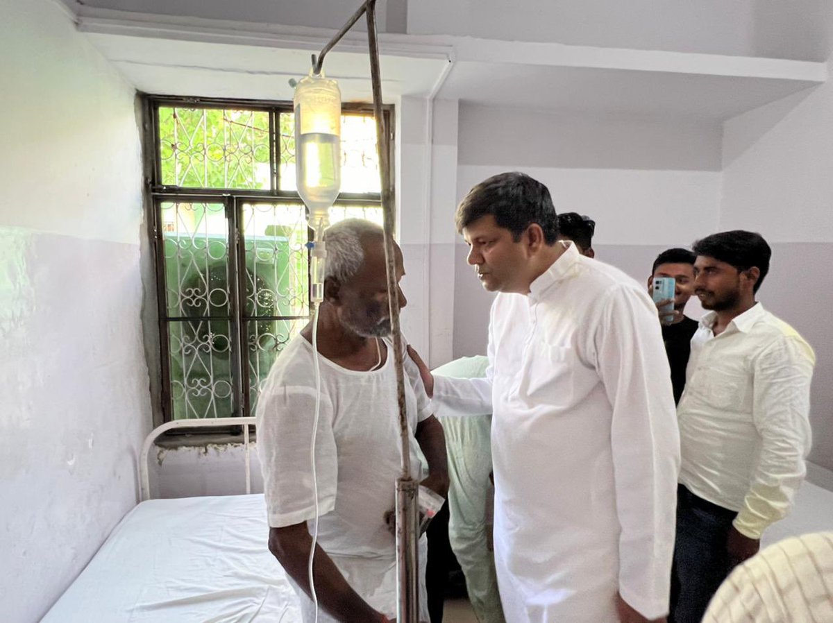 ErAshishSPatel's tweet photo. आज प्रयागराज स्थित सरदार पटेल हॉस्पिटल में भर्ती ग्राम जफरा पोस्ट मसौली मांडा प्रयागराज निवासी रिटायर्ड नायब तहसीलदार श्री रामसुख सिंह पटेल जी से मुलाक़ात कर उनके स्वास्थ्य का हालचाल जाना । https://t.co/PPiTVM0Mzy