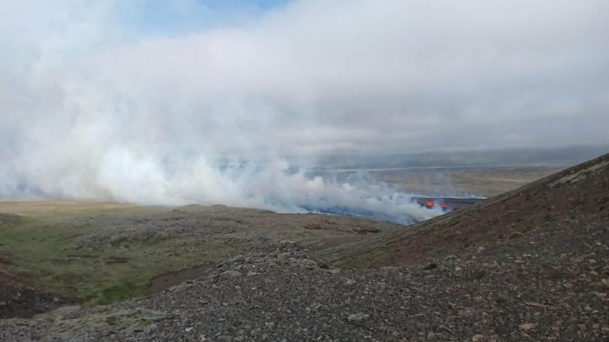 RuvEnglish's tweet photo. Magma plumes are now rising from a 200-metre-long crack, according to a post on the Met Office's Facebook page. It also says that the walk to the eruption is long and the terrain challenging. https://t.co/a7hD1KvDXo