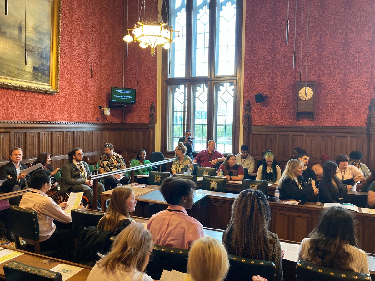 We've kicked off the @YouthAPPG, launching a report on the future of work for young people, with @YMCAEng_Wales