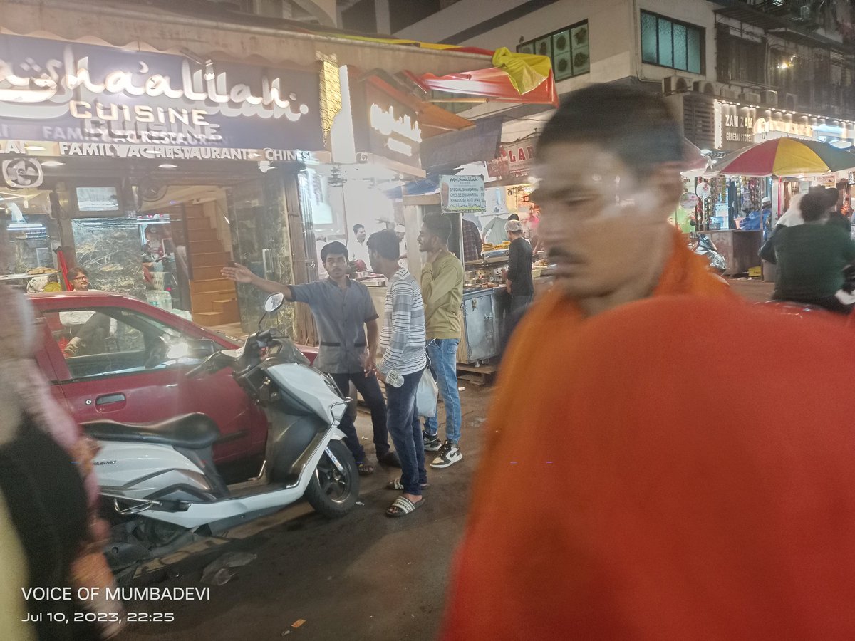 By ful support of <a href="/MumbaiPolice/">मुंबई पोलीस Mumbai Police</a> (pydhonie police station)
&amp; <a href="/mybmcWardB/">WARD B BMC</a> (health dept)
U/A shawrma Machine are running
(Gas cylinder) 
#minaramasjid
#freeencroachmentmumbai
<a href="/CMOMaharashtra/">CMO Maharashtra</a> <a href="/mybmc/">माझी Mumbai, आपली BMC</a> <a href="/Dev_Fadnavis/">Devendra Fadnavis</a> <a href="/AUThackeray/">Aaditya Thackeray</a> <a href="/RajThackeray/">Raj Thackeray</a> <a href="/CPMumbaiPolice/">Commissioner of Police, Greater Mumbai</a> <a href="/mybmcHealthDept/">MCGM Health Department</a> <a href="/velrasu_p/">VELRASU P ( ADD MC MCGM)</a>