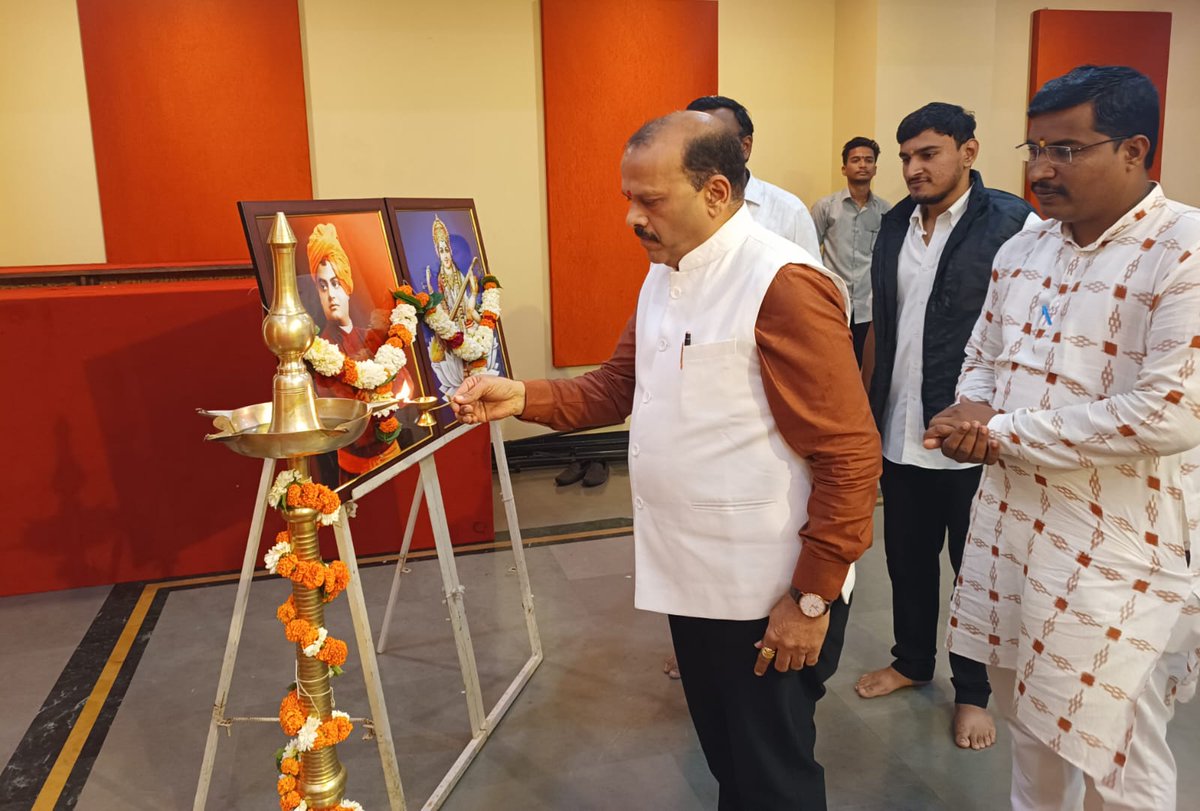 abvp_nashik's tweet photo. अभाविपच्या अमृतमहोत्सवी स्थापना दिनानिमित्त नाशिक महानगरातर्फे अमृतमहोत्सवी समारोहाचे आयोजन करण्यात आले. यावेळी प्रदेश संघटन मंत्री अभिजीत पाटील, माजी आमदार नरेंद्र पवार उपस्थित होते.

#ABVP75 https://t.co/G57lHcsqZp