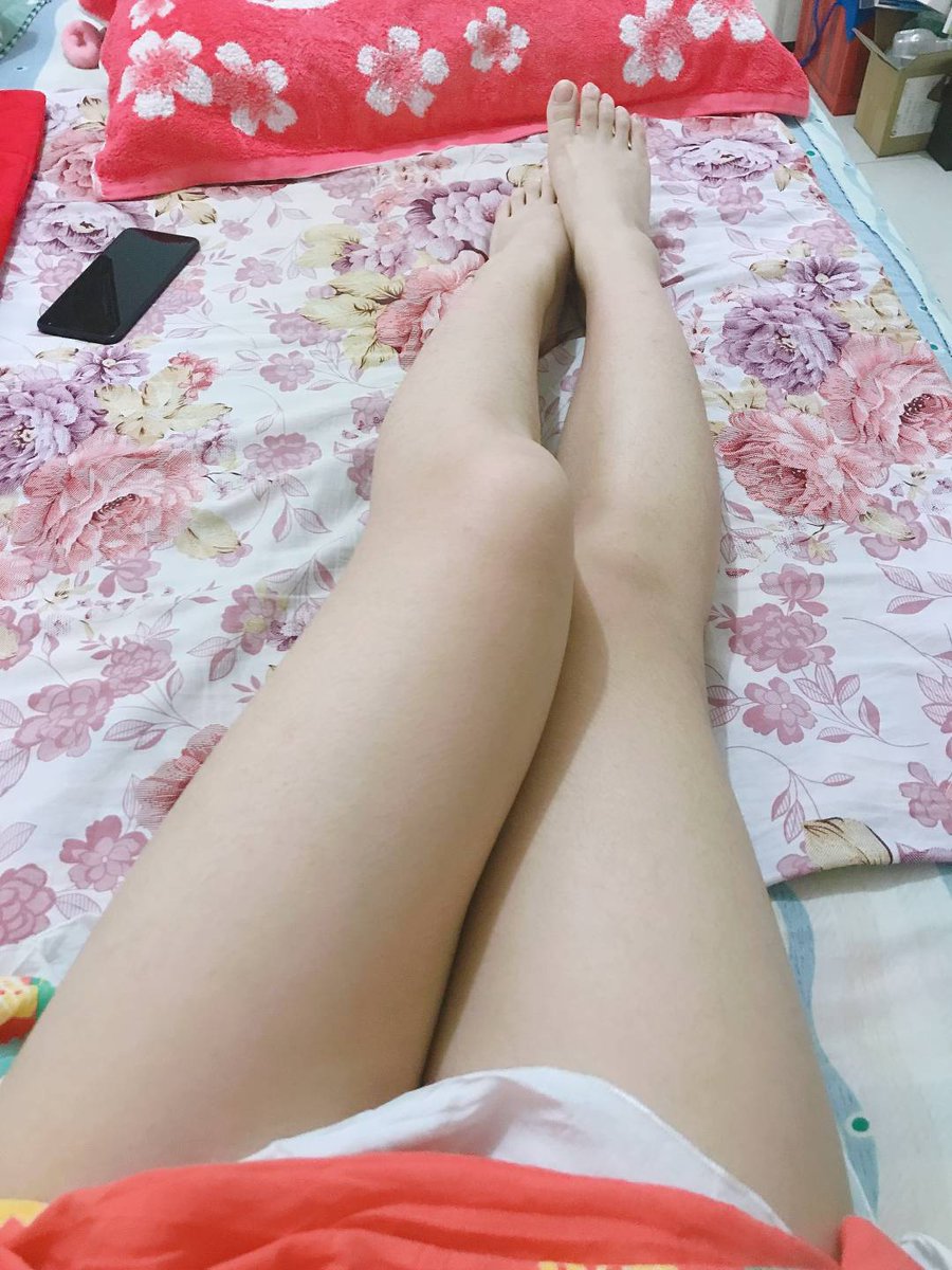456Yun's tweet photo. 无聊，没劲。
快半年没活动了。
��一波老婆的大长腿 https://t.co/S8Ma0sRC9I