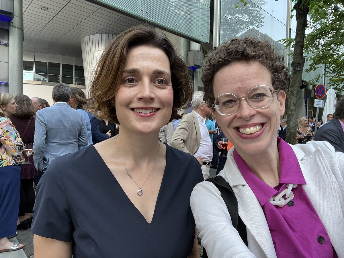 SMolthagenS's tweet photo. Sommerfest der @ihkberlin mit bester Begleitung @ClaudiaCSchmidt #WissenschaftTrifftPraxis #BrainCity https://t.co/SjiTzS2jRT