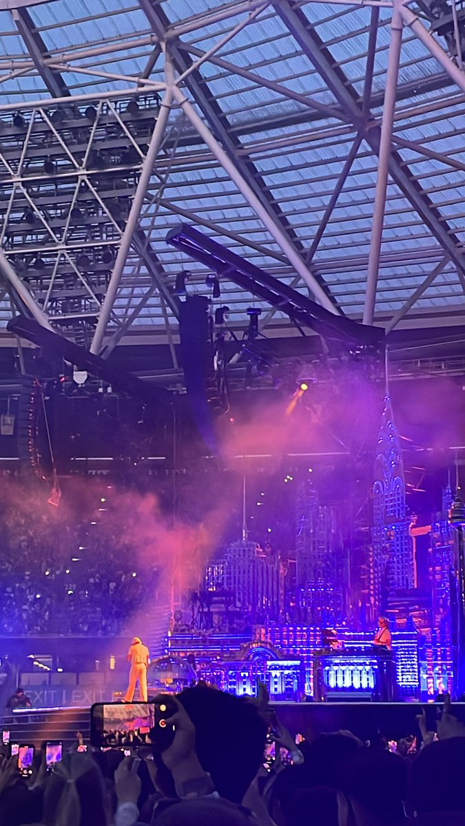 millie_burts's tweet photo. Best night ever xo https://t.co/CbxpVZlEHF