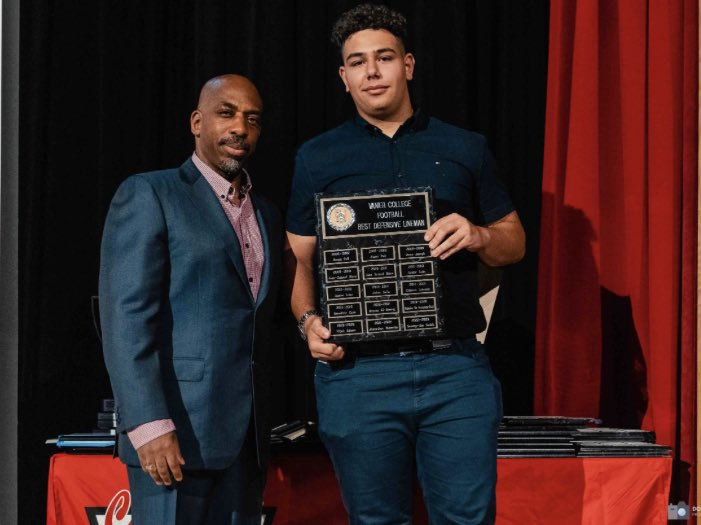 jakelemming's tweet photo. Canadian Prospect to Watch For

DT: Sammy-Joe Sudah, 6'4" 280

Notes
-A destructive block shedder
-Stout against the run
-Quite bendy for a big man
-Sophomore tape was terrific 

https://t.co/T66wKCfDRe

@Sammy_Sudah │ @cmacrae13