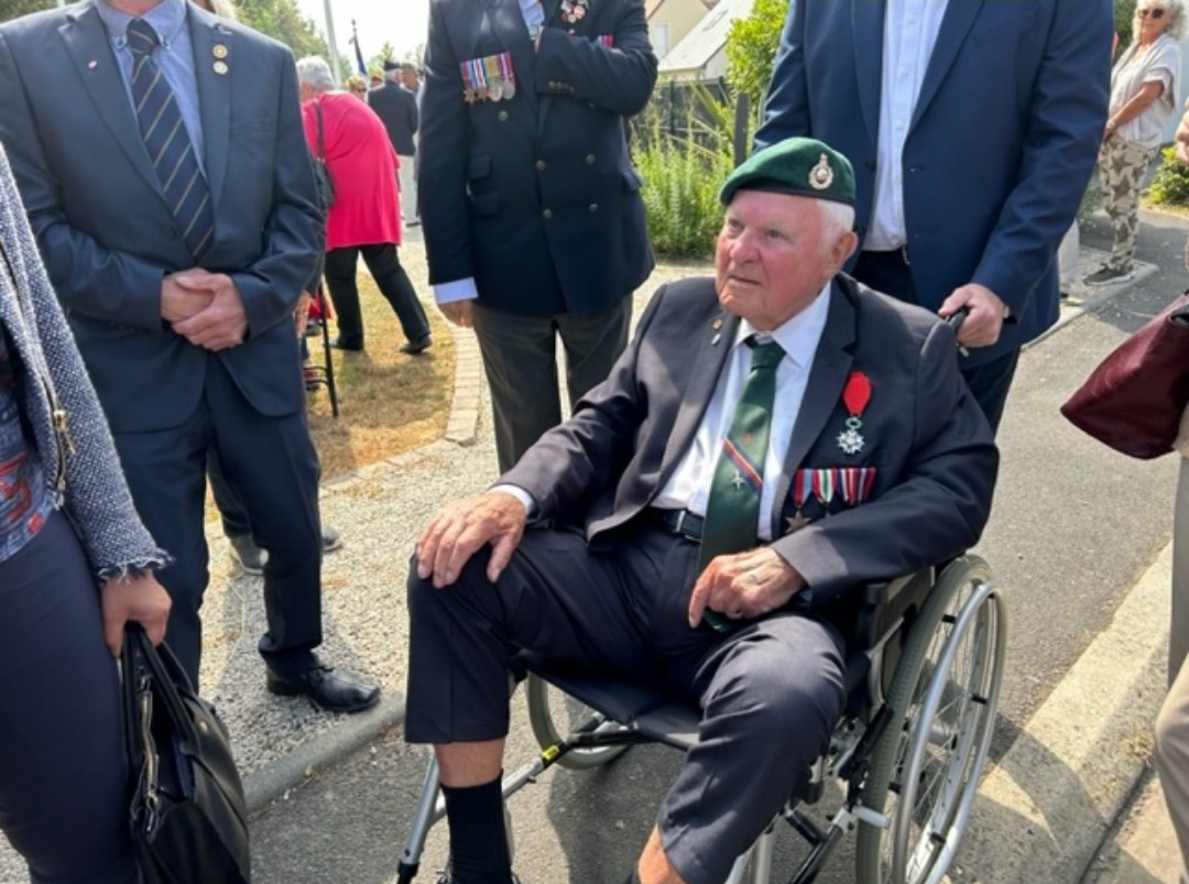 47_commandos's tweet photo. Commemorations at 4 Special Service Brigade memorial 7/8/23. #47RMC reps x @KenCowdery who laid a wreath in memory of the 16 47 cdo killed in the vicinity in June '44. Two were X Troopers from 10 Allied Commando. https://t.co/OuUZxf8iCf