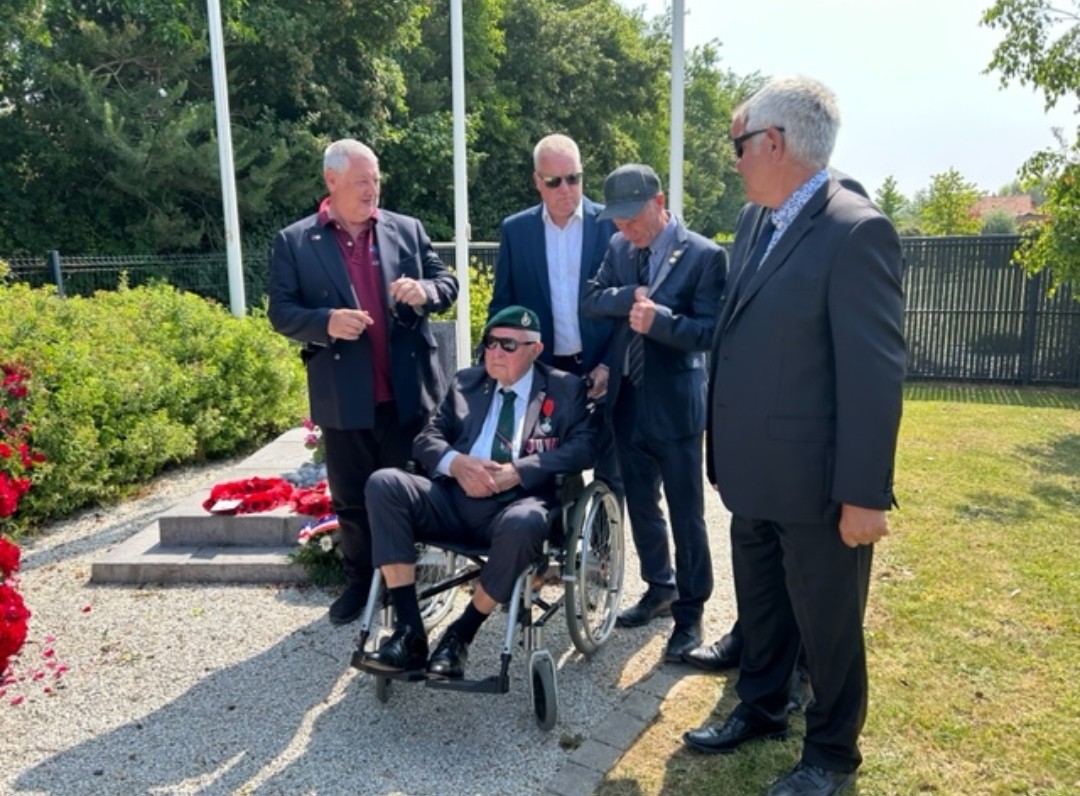 47_commandos's tweet photo. Commemorations at 4 Special Service Brigade memorial 7/8/23. #47RMC reps x @KenCowdery who laid a wreath in memory of the 16 47 cdo killed in the vicinity in June '44. Two were X Troopers from 10 Allied Commando. https://t.co/OuUZxf8iCf
