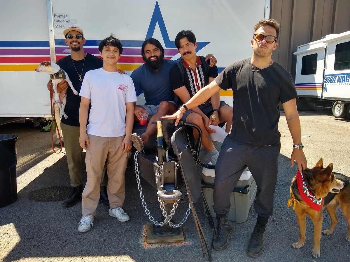 JuryDutyPresent's tweet photo. #primo and pups alllll day #primofreevee https://t.co/qKhOvVsoBm