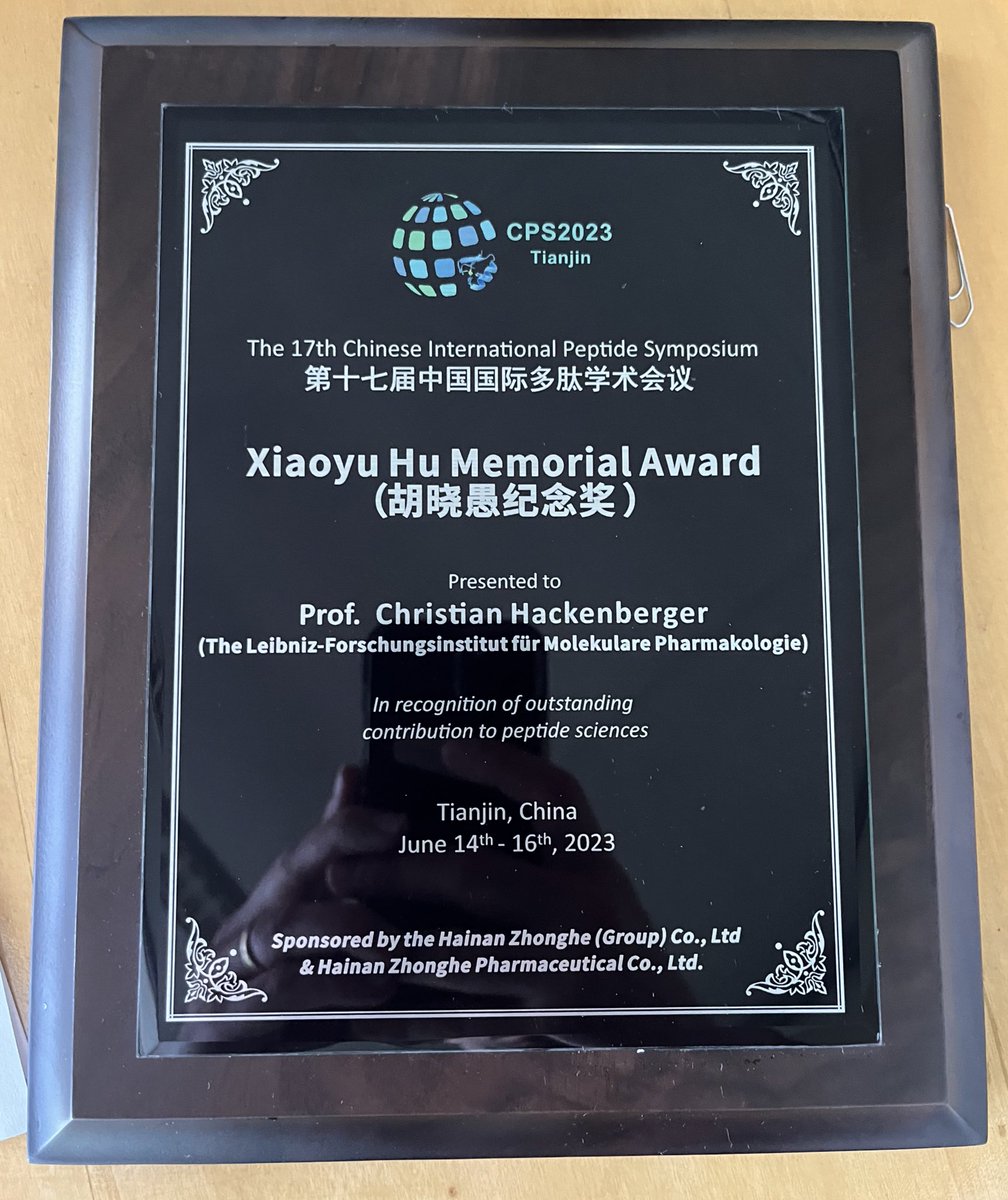 The Hackenberger Group (@phosphorusfive) on Twitter photo So thrilled to receive the Xiaoyu Hu Award of the Chinese Peptide Society. This medal traveled from 🇨🇳➡️ 🇺🇸 ➡️🇩🇪 right into the hands of those who deserve it the most: the hackenbee group! 🙏 to my 🇨🇳 peptide friends <a href="/LeibnizFMP/">FMP Berlin</a> <a href="/HumboldtChem/">Humboldt Berlin Chemistry</a> and @David_Lab_MSK for delivery ❤️ So thrilled to receive the Xiaoyu Hu Award of the Chinese Peptide Society. This medal traveled from 🇨🇳➡️ 🇺🇸 ➡️🇩🇪 right into the hands of those who deserve it the most: the hackenbee group! 🙏 to my 🇨🇳 peptide friends <a href="/LeibnizFMP/">FMP Berlin</a> <a href="/HumboldtChem/">Humboldt Berlin Chemistry</a> and @David_Lab_MSK for delivery ❤️