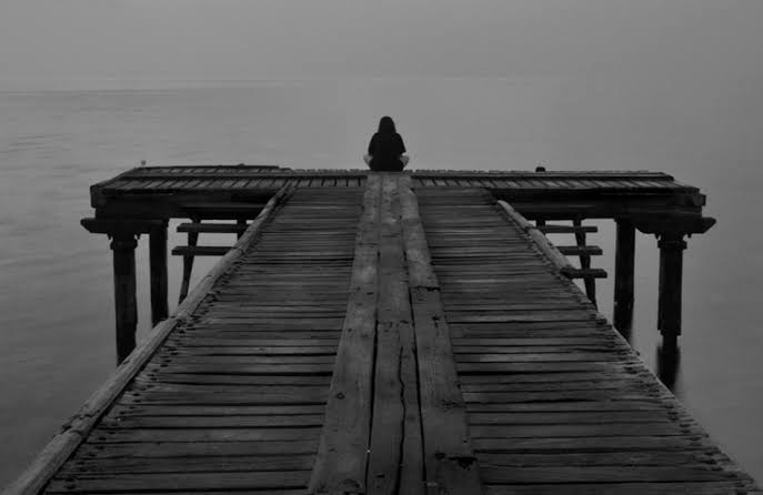 Çok üzüldüm kendime,
Gönderdim bir iskeleye,
Yine atlayamamışım,
Döndüm yine kendime,
Kaldım başbaşa...