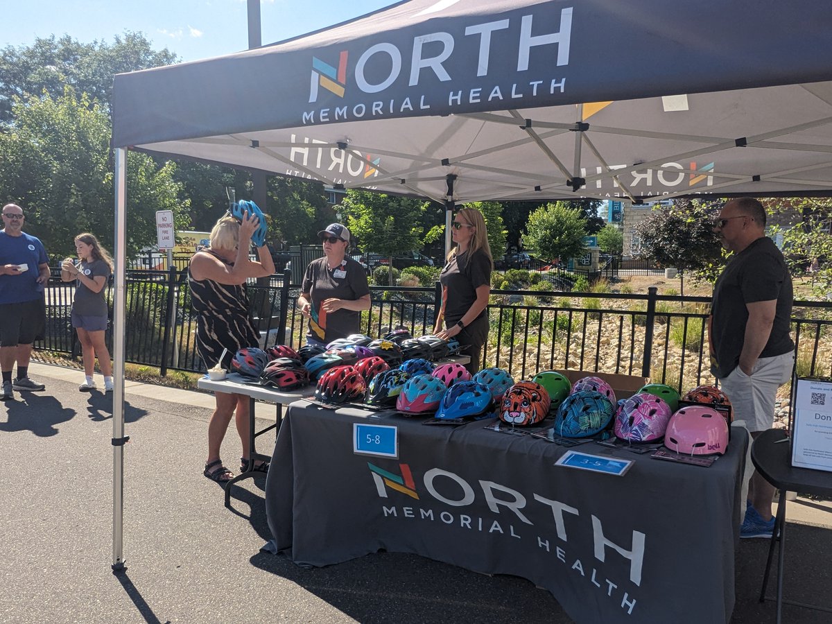 We were thrilled to be the presenting sponsor of the Whiz Bang Days parade in Robbinsdale yesterday! As part of our focus on injury prevention, team members from our trauma program also distributed bike helmets to help keep everyone safe this summer.