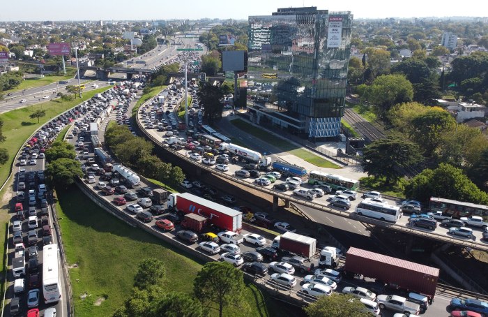 Creció el parque circulante
#transporteylogistica #expotransporte #expologistik #transporte #logistica #acoplados #camiones #autoelevadores

infotyl.com.ar/crecio-el-parq…