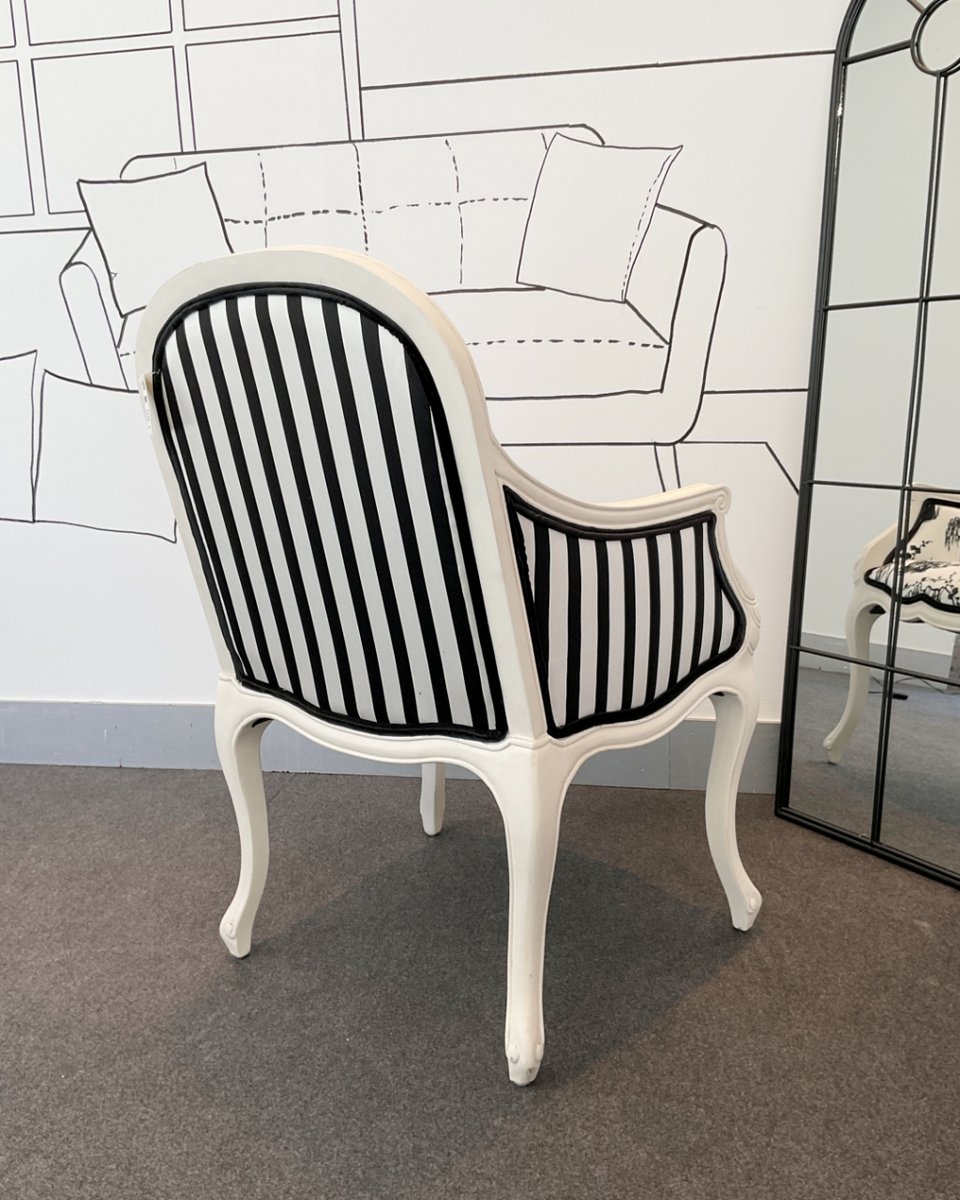 latorredecora's tweet photo. ¡Los clásicos se renuevan! 🖤 Te presentamos Sena, un diseño exclusivo de Latorre Decoración, que combina un tejido aterciopelado estampado toile du jouy de Utopía y un impactante satén a rayas firmado por Christian Lacroix Maison para @DesignersGuild . https://t.co/oMnSSmNzec https://t.co/xyitzPx9cA