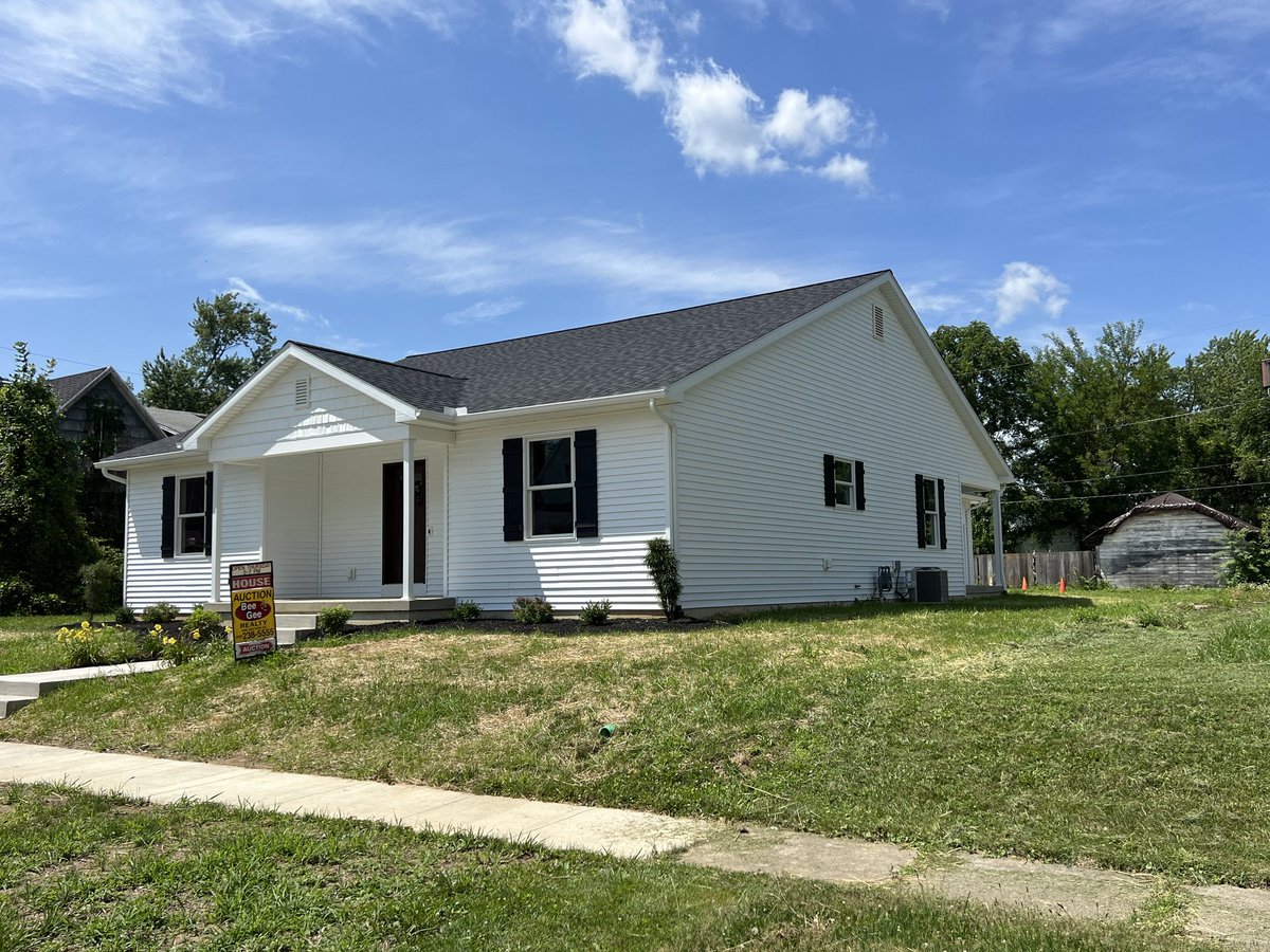 vccstudents's tweet photo. Vantage House to be auctioned on July 27, 2023. The LAST Open House is scheduled on this Thursday, July 13 from 5 to 7 p.m. Interested buyers should know the following details: https://t.co/ySv07Whyfc https://t.co/ZCYk3ND5RO