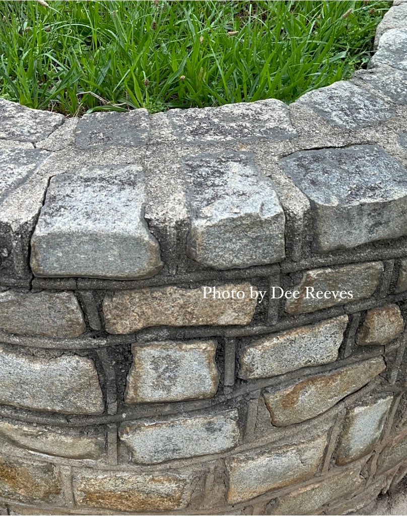 Dee_Reeves25's tweet image. Masons are important! My grandfather was a mason and I grew up near the Worley family #mason #masonrywork #Masonry #stonework #steps #stone #workout