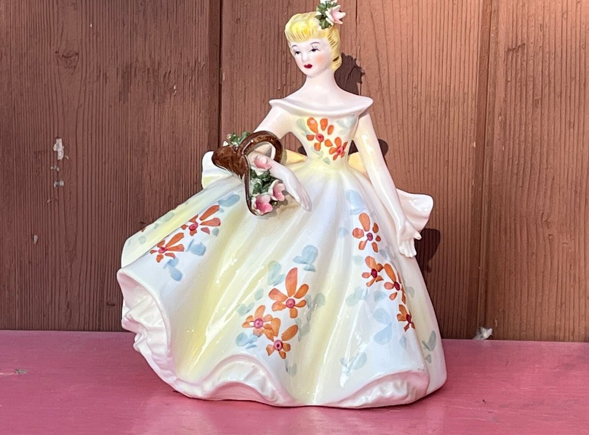 Belle Of The Ball Porcelain Figurine For CA$155
Get it Now!
etsy.com/ca/listing/124…
-
-
-
#Etsy #EtsyShop #EtsyVintageShop #BelleOfTheBall #Porcelain #PorcelainFigurine #Collectible #Vintage #VintageBelleOfTheBall #VintagePorcelain #VintagePorcelainFigurine #Deesnewoldgems