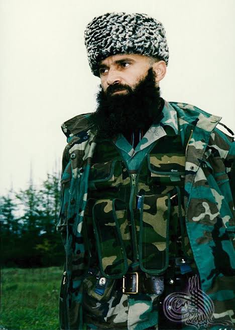 Bir dava uğrunda ölünecek kadar değerli değilse, uğrunda yaşanacak kadar da değerli değildir.
-Şamil Basayev 
Fotoğraf:<a href="/murselintan/">Murselin Tan (y.m.i)</a>