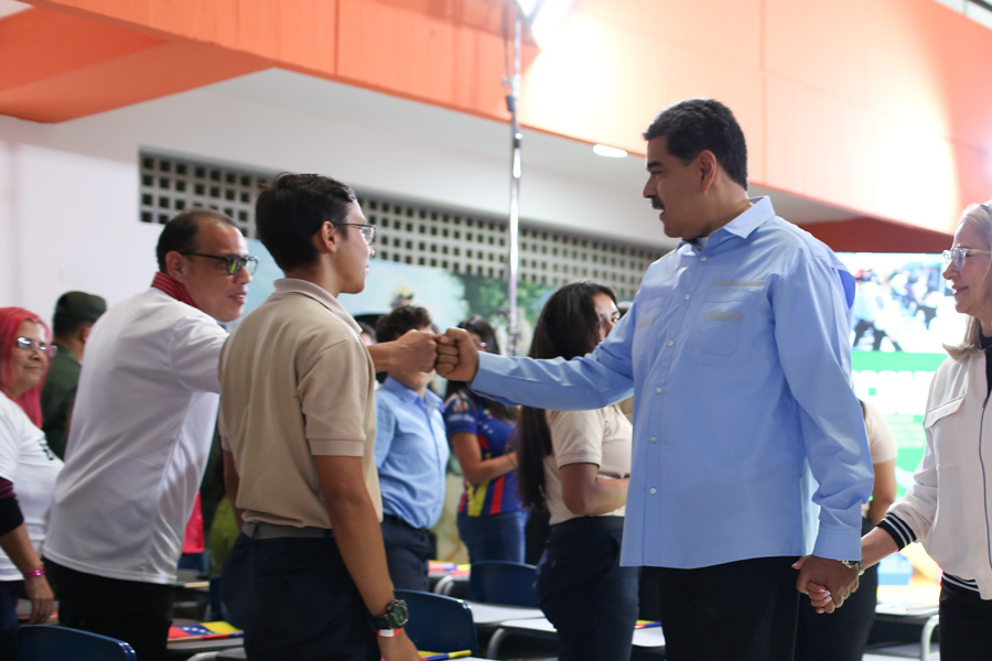 mippci_ven's tweet photo. 🇻🇪 No hay nada que detenga a éste pueblo aguerrido a salir adelante. ¡Seguiremos venciendo!

#PorAmorALaPatria https://t.co/fdWUAuZ7yN