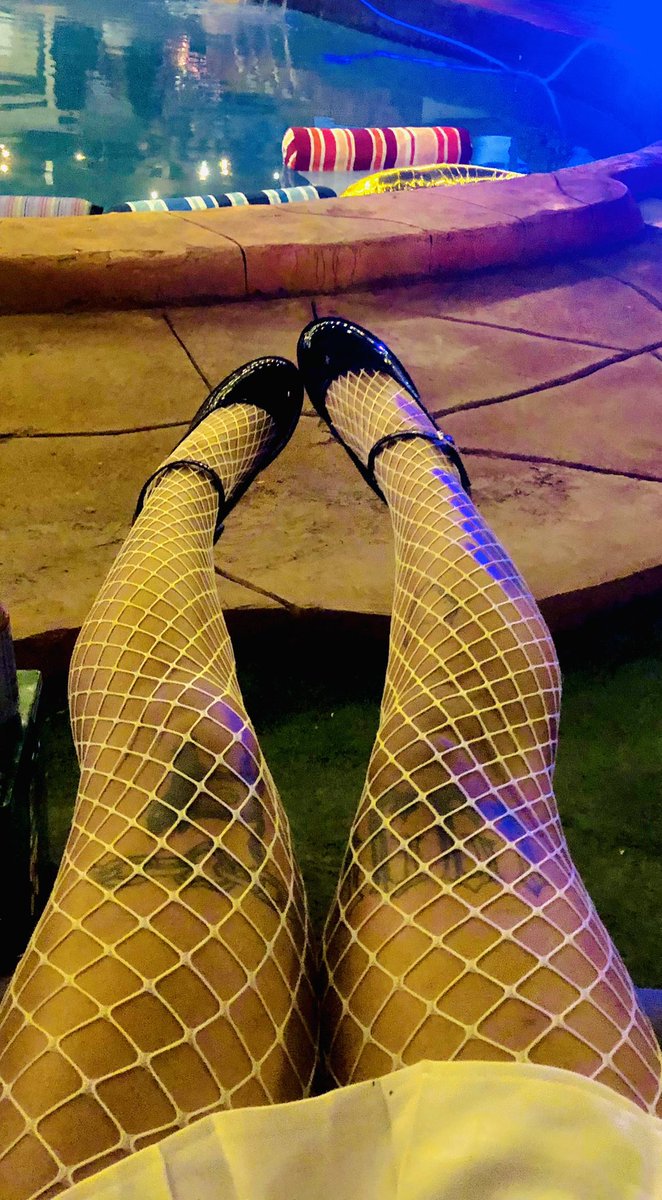 allmorecat's tweet photo. Patas 🐾 

#mediasdered #medias #catgirl #onlyfans_girl #pies https://t.co/wDhY7n2EtG