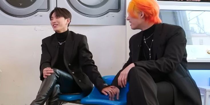 –мы просим
прощения за
поведение нашей
дочери. 
                                            –но мы же
                                          сами еë так
                                          воспитали..
 –помолчи.