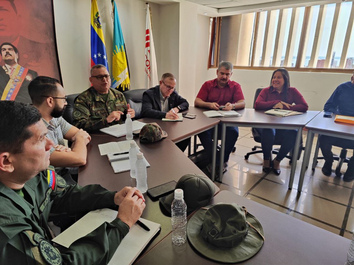 Reunión organizativa y planificación de la "Ruta Live Bachiller" con autoridades militares e instituciones regionales.
<a href="/NicolasMaduro/">Nicolás Maduro</a> @MPPEDUCACION <a href="/_LaAvanzadora/">Yelitze Santaella</a>